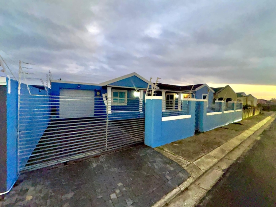 To Let 3 Bedroom Property for Rent in Wavecrest Western Cape